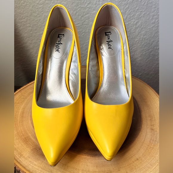Yellow heels size 6 - Picture 3 of 5